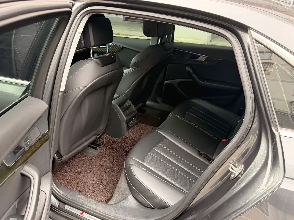 2022 Audi A4L 2.0T 190HP L4 7DCT,autocango,china used car exporter,china ev exporter,chinese used car exporter,chinese used ev exporter