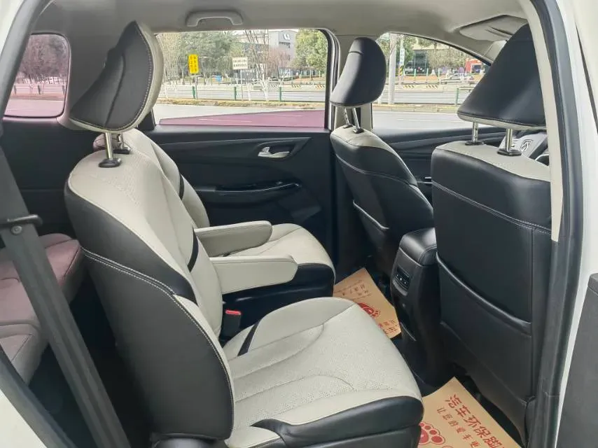 2021 BaoJun 730 1.5T 147HP L4 CVT,autocango,china used car exporter,china ev exporter,chinese used car exporter,chinese used ev exporter