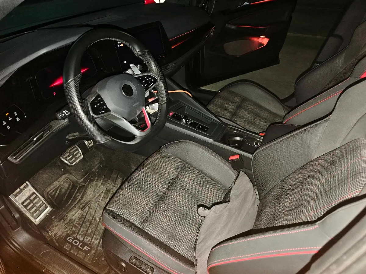 2021 Volkswagen GolfGTI 2.0T 220HP L4 7DCT,autocango,china used car exporter,china ev exporter,chinese used car exporter,chinese used ev exporter