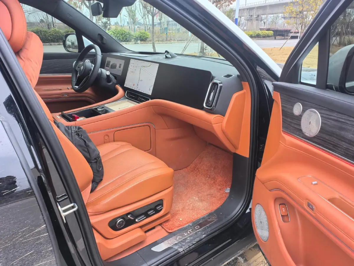 2025 AITO AITO M9 REEV 160HP REEV 52KWH,autocango,china used car exporter,china ev exporter,chinese used car exporter,chinese used ev exporter