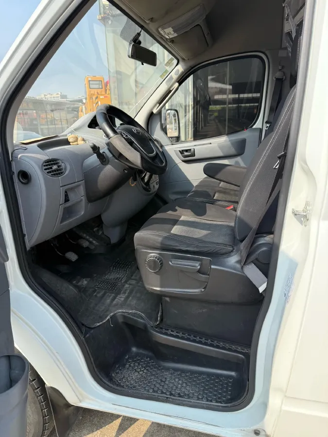 2020 MAXUS XinTu V80 2.5T 136HP L4 6MT,autocango,china used car exporter,china ev exporter,chinese used car exporter,chinese used ev exporter