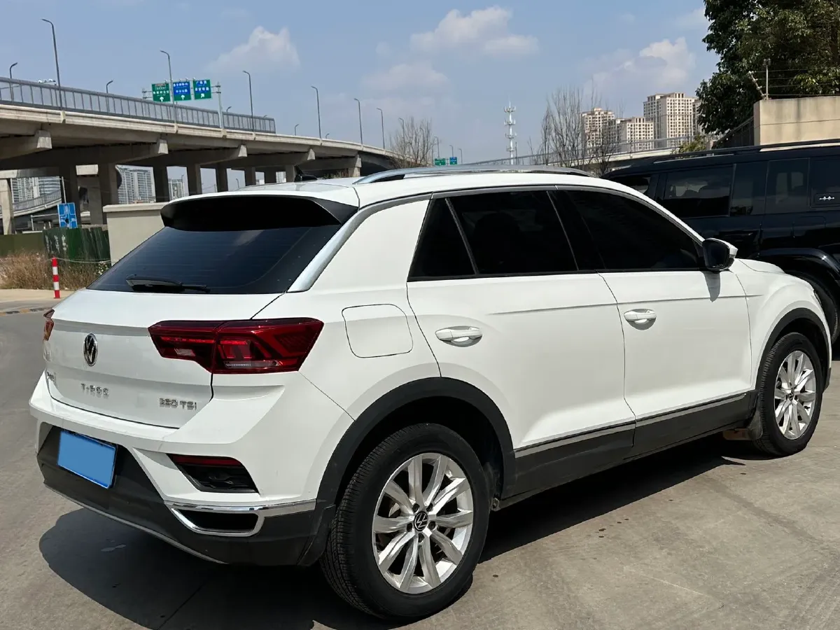 2022 Volkswagen T-Roc 1.4T 150HP L4 7DCT,autocango,china used car exporter,china ev exporter,chinese used car exporter,chinese used ev exporter