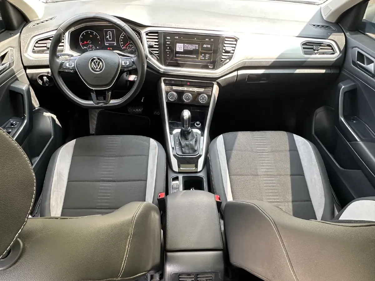 2022 Volkswagen T-Roc 1.4T 150HP L4 7DCT,autocango,china used car exporter,china ev exporter,chinese used car exporter,chinese used ev exporter