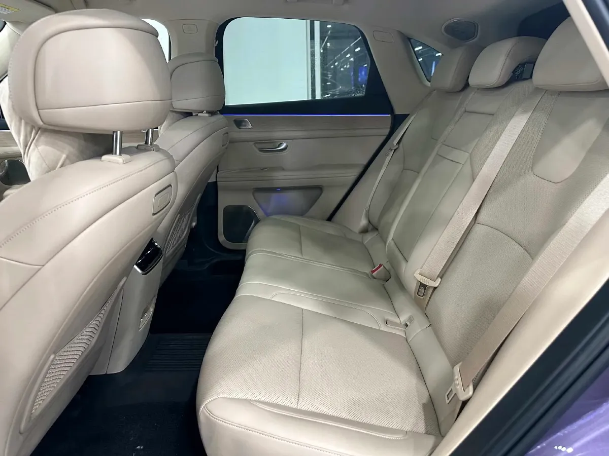 2025 AITO AITO M5 1.5T 152HP L4 REEV 42KWH,autocango,china used car exporter,china ev exporter,chinese used car exporter,chinese used ev exporter