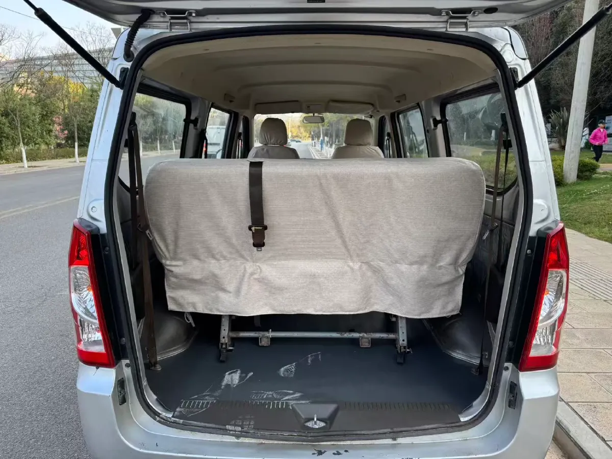 2022 WuLing RongGuang S 1.2L 76HP L4 5MT,autocango,china used car exporter,china ev exporter,chinese used car exporter,chinese used ev exporter