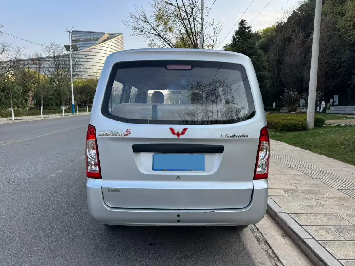 2022 WuLing RongGuang S 1.2L 76HP L4 5MT,autocango,china used car exporter,china ev exporter,chinese used car exporter,chinese used ev exporter