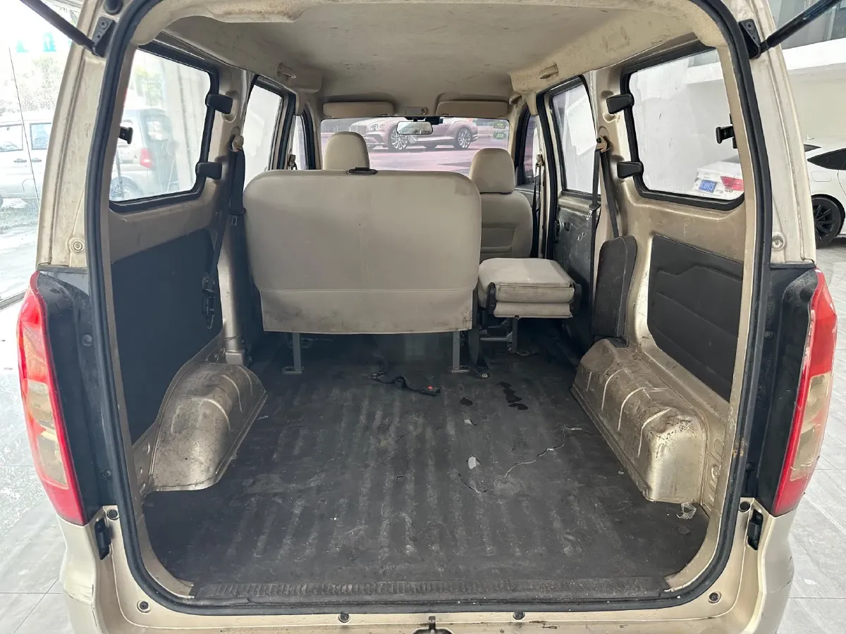 2019 WuLing HongGuang V 1.5L 99HP L4 6MT,autocango,china used car exporter,china ev exporter,chinese used car exporter,chinese used ev exporter