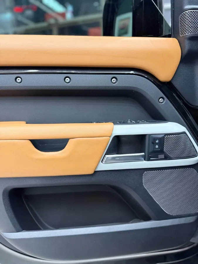 2024 Land Rover Defender 3.0T 400HP L6 8AT,autocango,china used car exporter,china ev exporter,chinese used car exporter,chinese used ev exporter