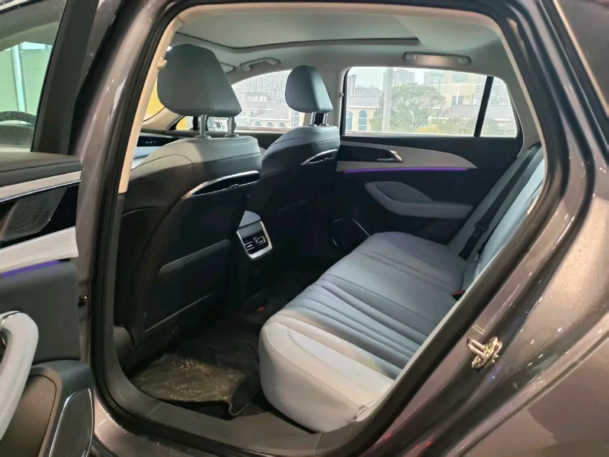 2025 HongQi H5 1.5T 150HP L4 1DHT PHEV,autocango,china used car exporter,china ev exporter,chinese used car exporter,chinese used ev exporter