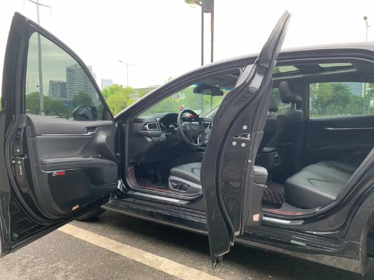 2021 Toyota Camry 2.5L 209HP L4 8AT,autocango,china used car exporter,china ev exporter,chinese used car exporter,chinese used ev exporter
