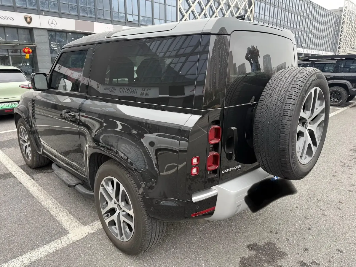 2022 Land Rover Defender 2.0T 300HP L4 8AT,autocango,china used car exporter,china ev exporter,chinese used car exporter,chinese used ev exporter