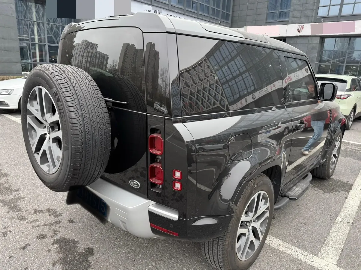 2022 Land Rover Defender 2.0T 300HP L4 8AT,autocango,china used car exporter,china ev exporter,chinese used car exporter,chinese used ev exporter
