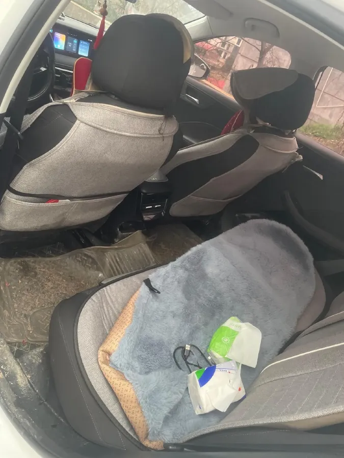 2023 Roewe i5 1.5L 129HP L4 5MT,autocango,china used car exporter,china ev exporter,chinese used car exporter,chinese used ev exporter