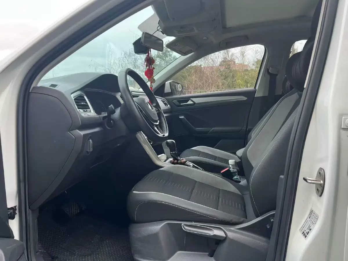 2021 Volkswagen T-Roc 1.4T 150HP L4 7DCT,autocango,china used car exporter,china ev exporter,chinese used car exporter,chinese used ev exporter