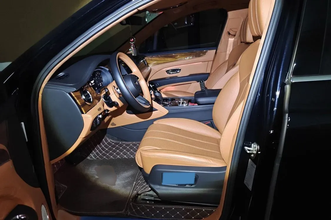 2022 Bentley Bentayga 4.0T 550HP V8 8AT,autocango,china used car exporter,china ev exporter,chinese used car exporter,chinese used ev exporter