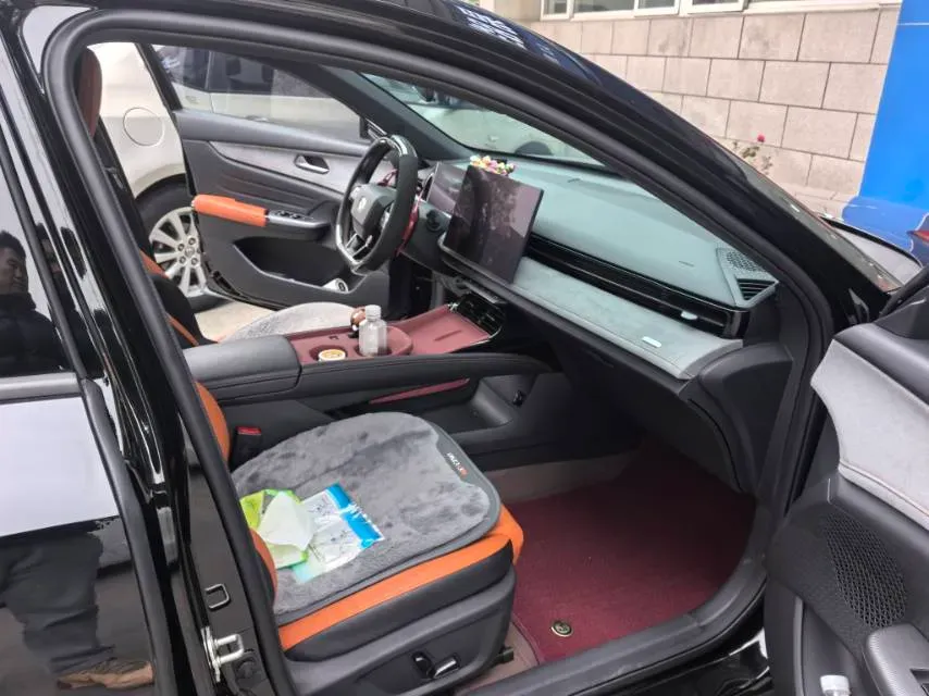 2025 ChangAn UNI-V 2.0T 245HP L4 8AT,autocango,china used car exporter,china ev exporter,chinese used car exporter,chinese used ev exporter