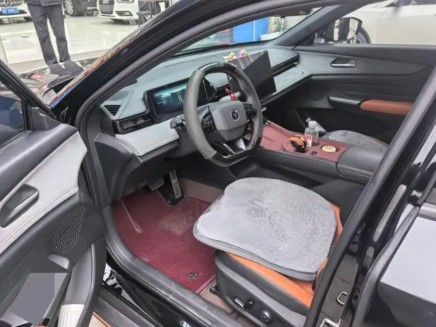 2025 ChangAn UNI-V 2.0T 245HP L4 8AT,autocango,china used car exporter,china ev exporter,chinese used car exporter,chinese used ev exporter