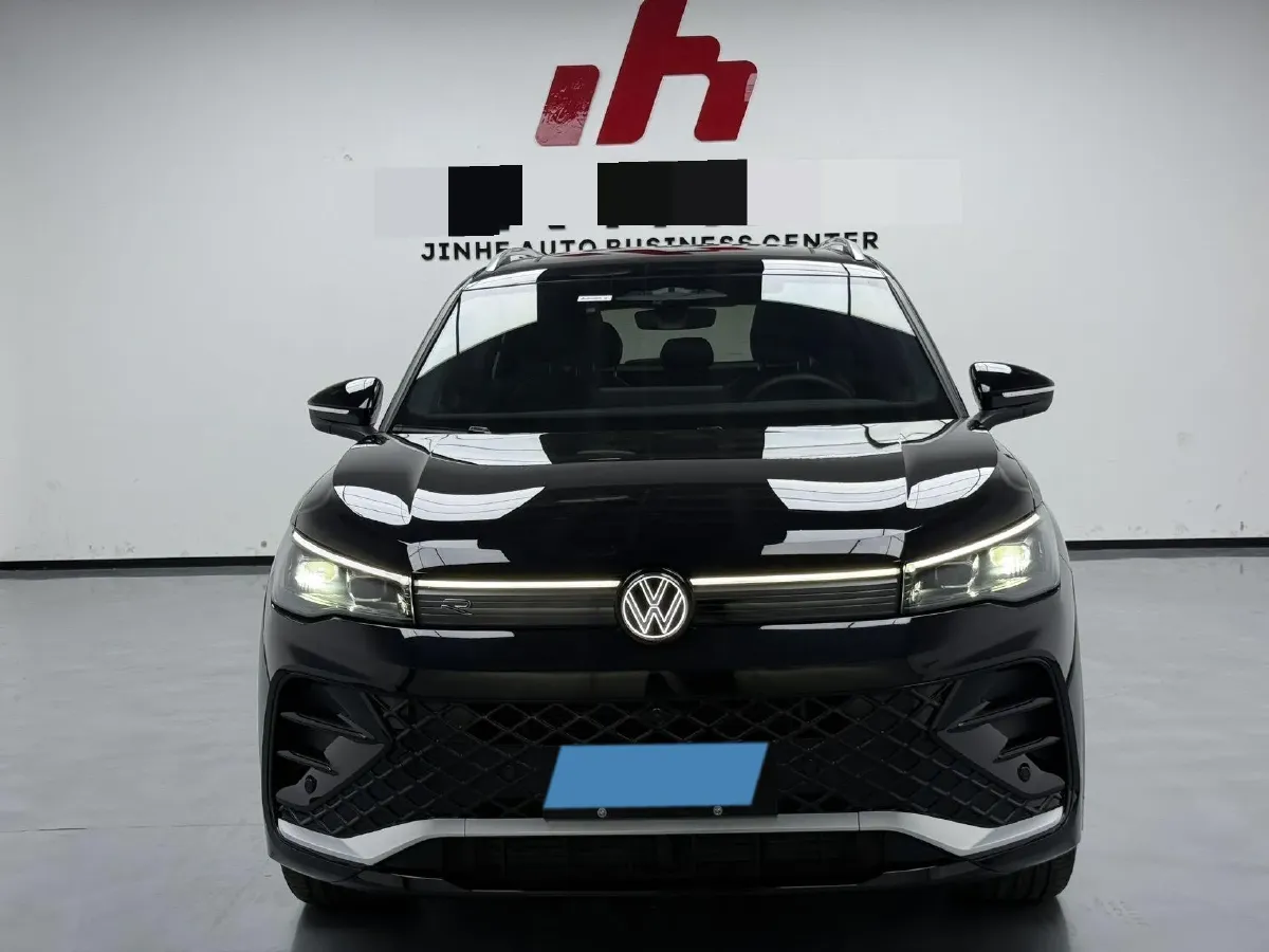 2024 Volkswagen Tiguan L 2.0T 220HP L4 7DCT,autocango,china used car exporter,china ev exporter,chinese used car exporter,chinese used ev exporter