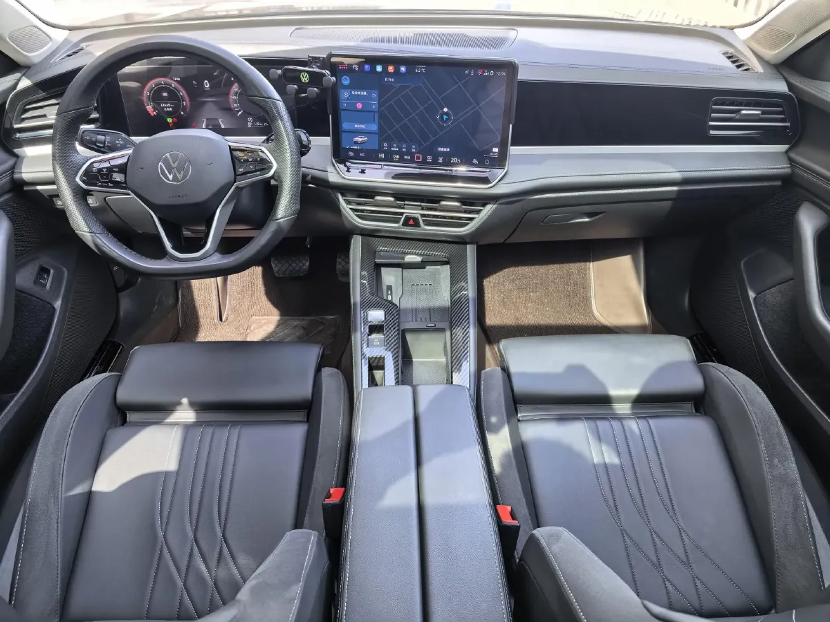 2024 Volkswagen Magotan 1.5T 160HP L4 7DCT,autocango,china used car exporter,china ev exporter,chinese used car exporter,chinese used ev exporter