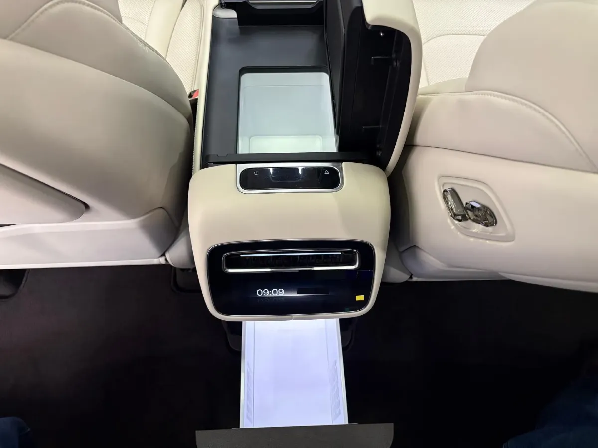 2026 Denza DenzaN9 2.0T 207HP L4 E-CVT PHEV,autocango,china used car exporter,china ev exporter,chinese used car exporter,chinese used ev exporter