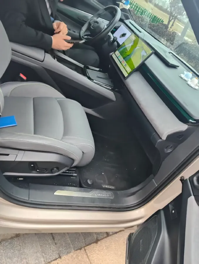 2023 LYNK&CO 08 EM-P 1.5T 163HP L4 3DHT PHEV 21.2KWH,autocango,china used car exporter,china ev exporter,chinese used car exporter,chinese used ev exporter