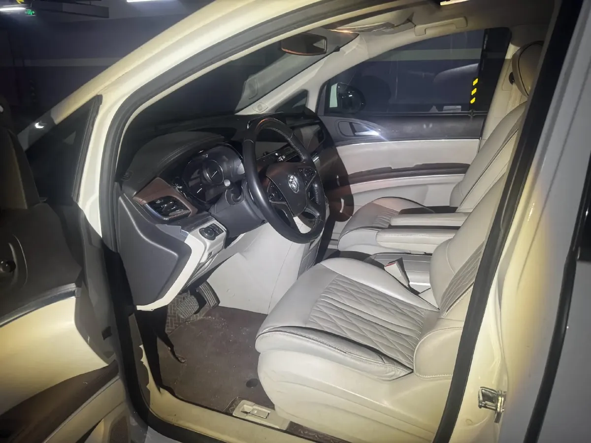 2022 Buick GL8 2.0T 237HP L4 9AT,autocango,china used car exporter,china ev exporter,chinese used car exporter,chinese used ev exporter