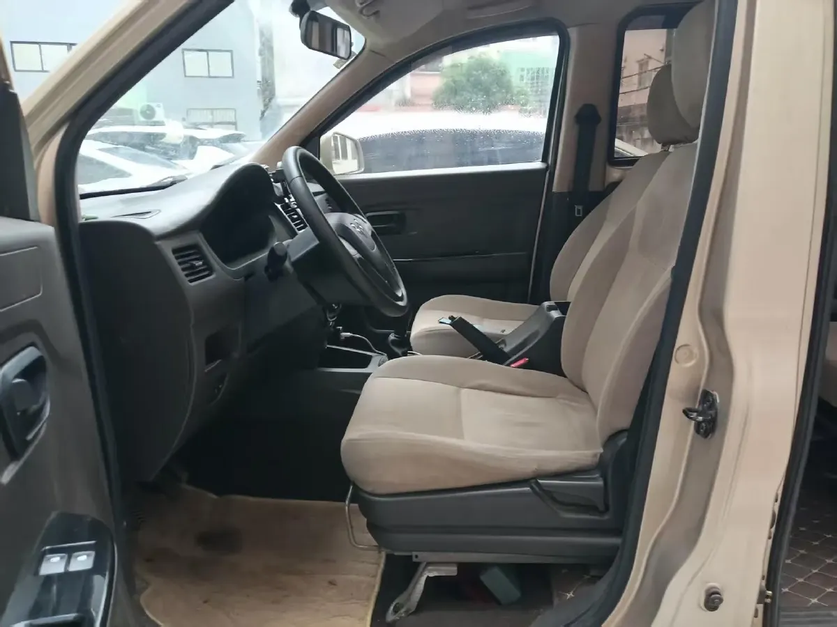 2018 WuLing RongGuang V 1.5L 112HP L4 5MT,autocango,china used car exporter,china ev exporter,chinese used car exporter,chinese used ev exporter