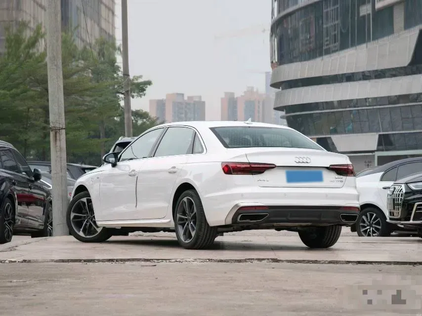 2025 Audi A4L 2.0T 190HP L4 7DCT,autocango,china used car exporter,china ev exporter,chinese used car exporter,chinese used ev exporter