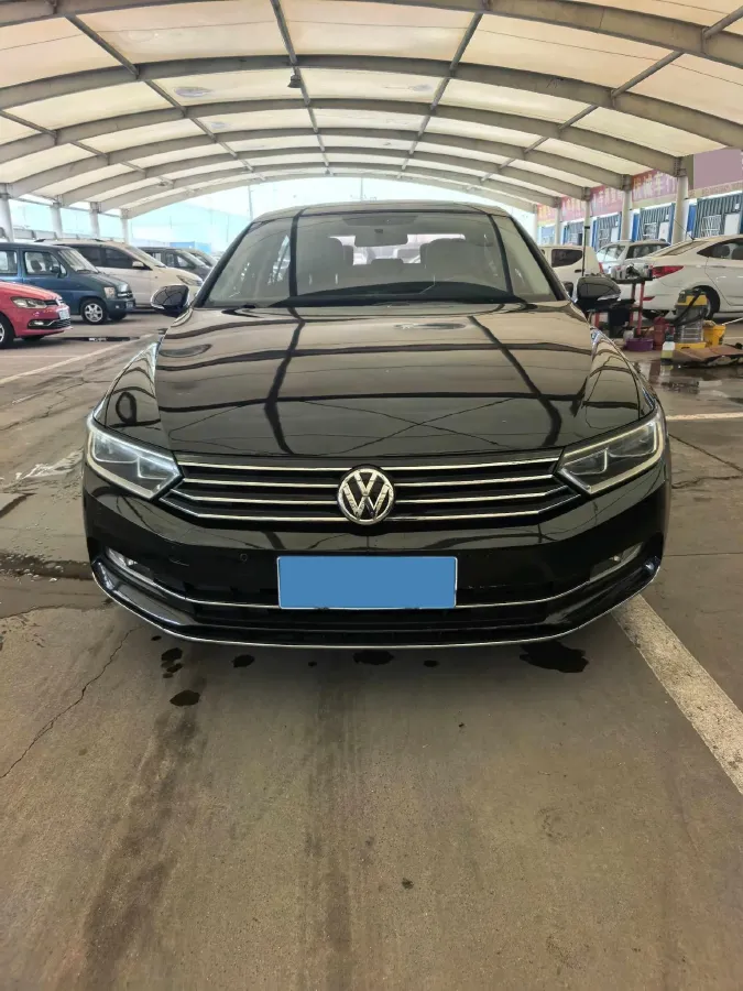 2017 Volkswagen Magotan 1.8T 180HP L4 7DCT,autocango,china used car exporter,china ev exporter,chinese used car exporter,chinese used ev exporter