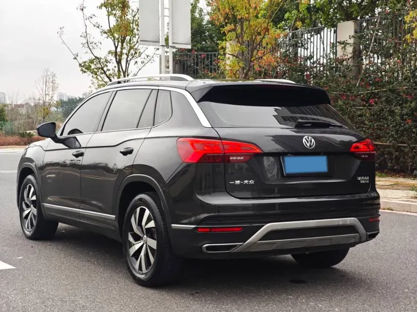 2019 Jeep Cherokee 2.0T 234HP L4 9AT,autocango,china used car exporter,china ev exporter,chinese used car exporter,chinese used ev exporter