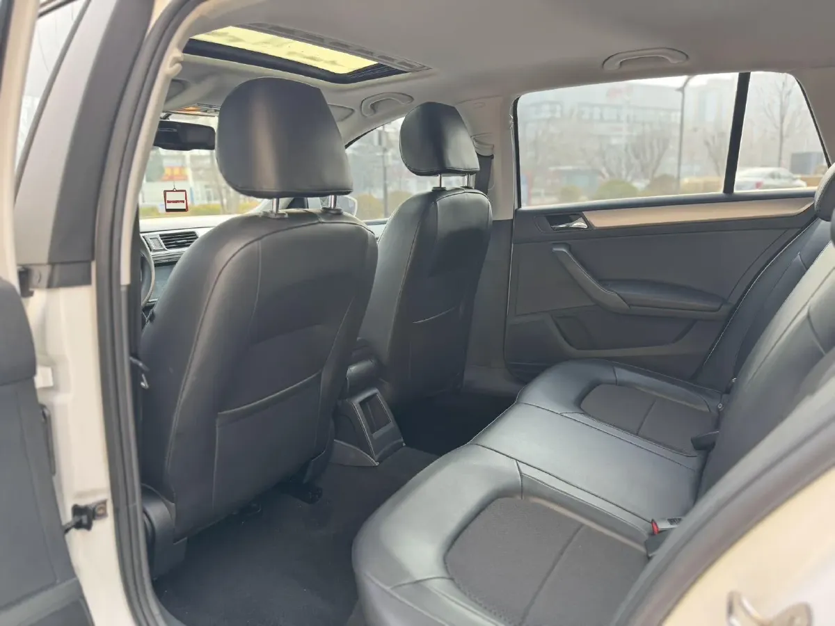 2016 Skoda Rapid Spaceback 1.6L 110HP L4 6AT,autocango,china used car exporter,china ev exporter,chinese used car exporter,chinese used ev exporter