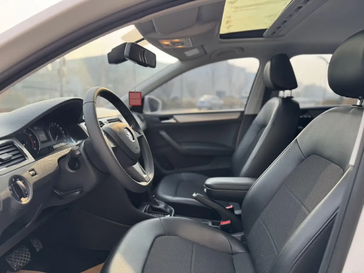 2016 Skoda Rapid Spaceback 1.6L 110HP L4 6AT,autocango,china used car exporter,china ev exporter,chinese used car exporter,chinese used ev exporter