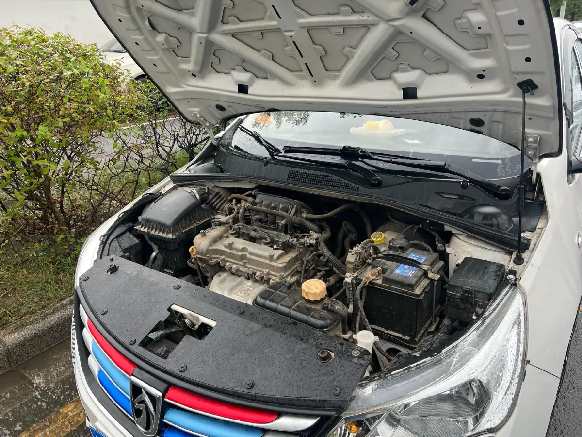 2016 BaoJun 310 1.2L 82HP L4 5MT,autocango,china used car exporter,china ev exporter,chinese used car exporter,chinese used ev exporter