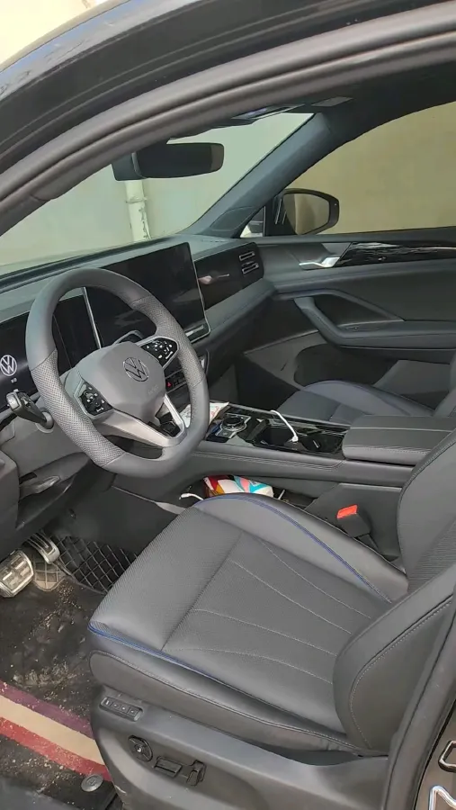 2026 Volkswagen Tiguan L 2.0T 220HP L4 7DCT,autocango,china used car exporter,china ev exporter,chinese used car exporter,chinese used ev exporter