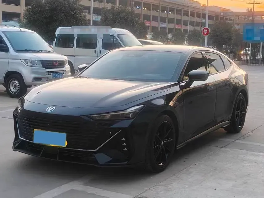 2022 ChangAn UNI-V 1.5T 188HP L4 7DCT,autocango,china used car exporter,china ev exporter,chinese used car exporter,chinese used ev exporter