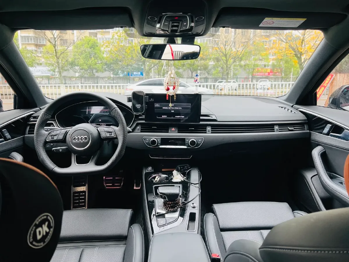 2024 Audi A4L 2.0T 190HP L4 7DCT,autocango,china used car exporter,china ev exporter,chinese used car exporter,chinese used ev exporter