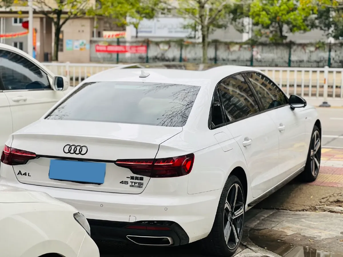 2024 Audi A4L 2.0T 190HP L4 7DCT,autocango,china used car exporter,china ev exporter,chinese used car exporter,chinese used ev exporter