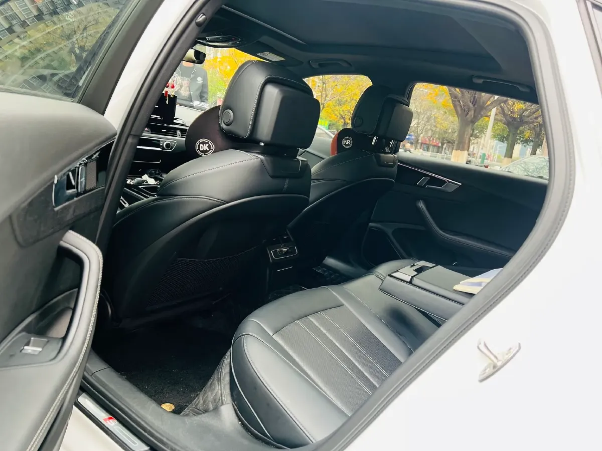 2024 Audi A4L 2.0T 190HP L4 7DCT,autocango,china used car exporter,china ev exporter,chinese used car exporter,chinese used ev exporter