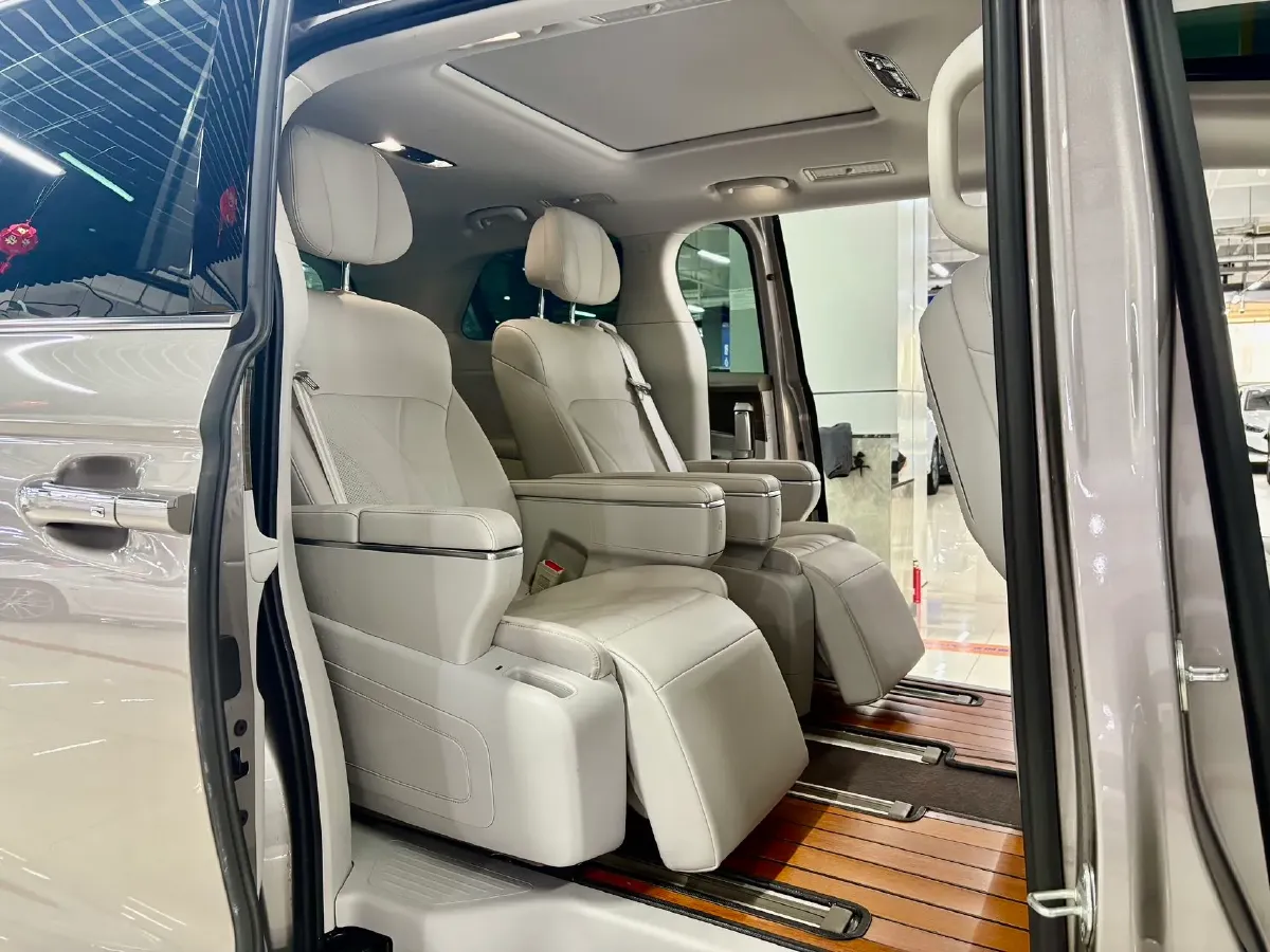 2025 Roewe iMAX8 1.5T 150HP L4 1DHT PHEV 24.7KWH,autocango,china used car exporter,china ev exporter,chinese used car exporter,chinese used ev exporter