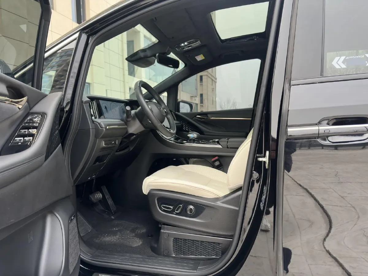 2023 GAC Trumpchi M8 2.0T 252HP L4 8AT,autocango,china used car exporter,china ev exporter,chinese used car exporter,chinese used ev exporter