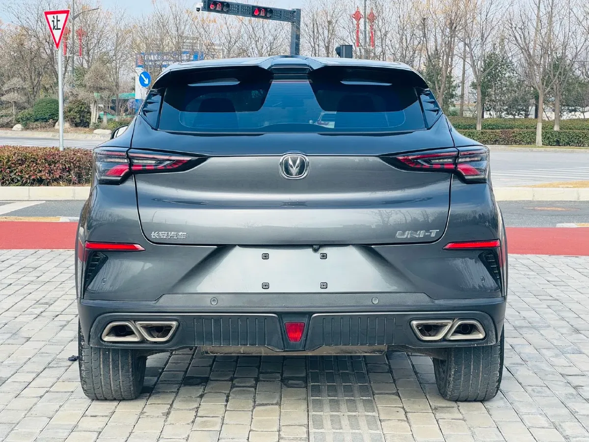 2022 ChangAn UNI-T 1.5T 188HP L4 7DCT,autocango,china used car exporter,china ev exporter,chinese used car exporter,chinese used ev exporter