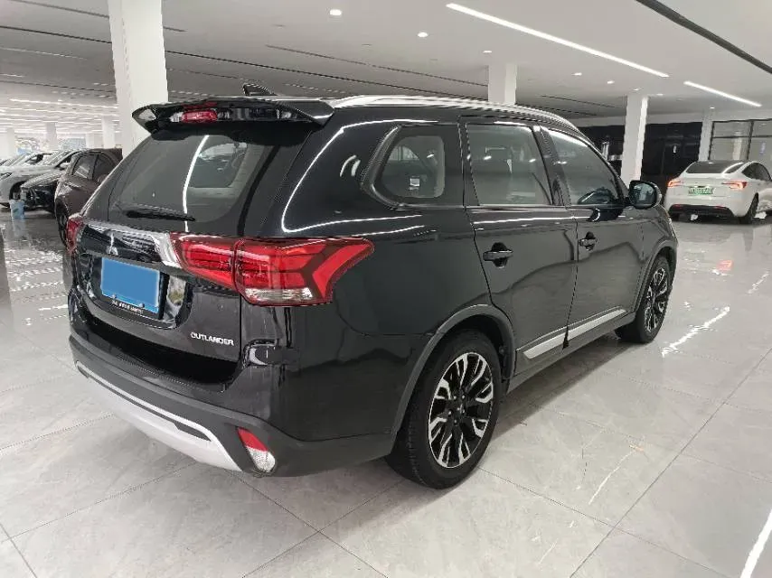 2019 Mitsubishi Outlander 2.0L 166HP L4 CVT,autocango,china used car exporter,china ev exporter,chinese used car exporter,chinese used ev exporter