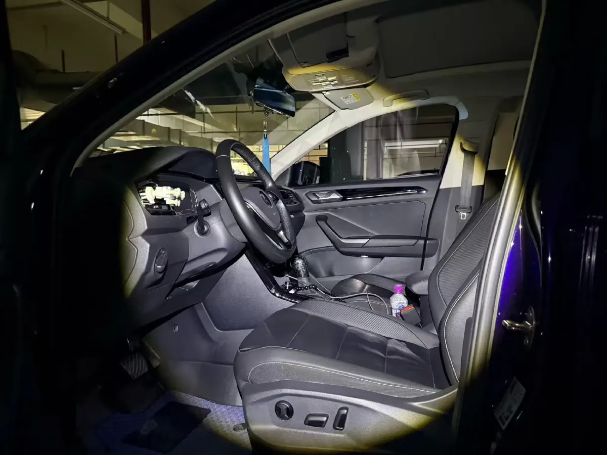 2022 Volkswagen T-Roc 1.4T 150HP L4 7DCT,autocango,china used car exporter,china ev exporter,chinese used car exporter,chinese used ev exporter