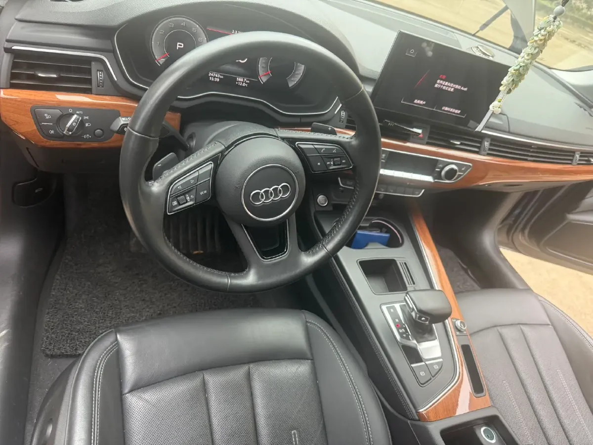 2020 Audi A4L 2.0T 190HP L4 7DCT,autocango,china used car exporter,china ev exporter,chinese used car exporter,chinese used ev exporter