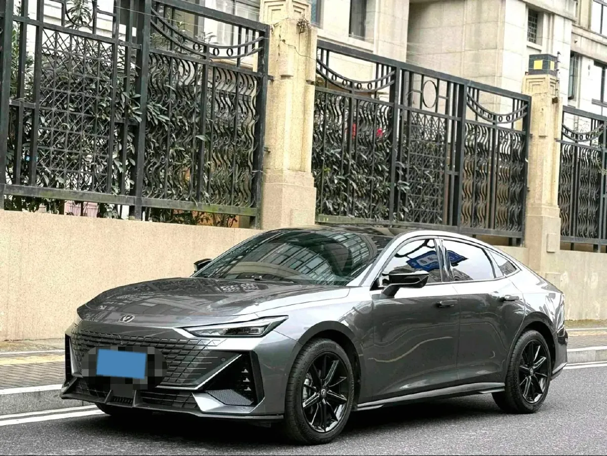 2023 ChangAn UNI-V 1.5T 188HP L4 7DCT,autocango,china used car exporter,china ev exporter,chinese used car exporter,chinese used ev exporter