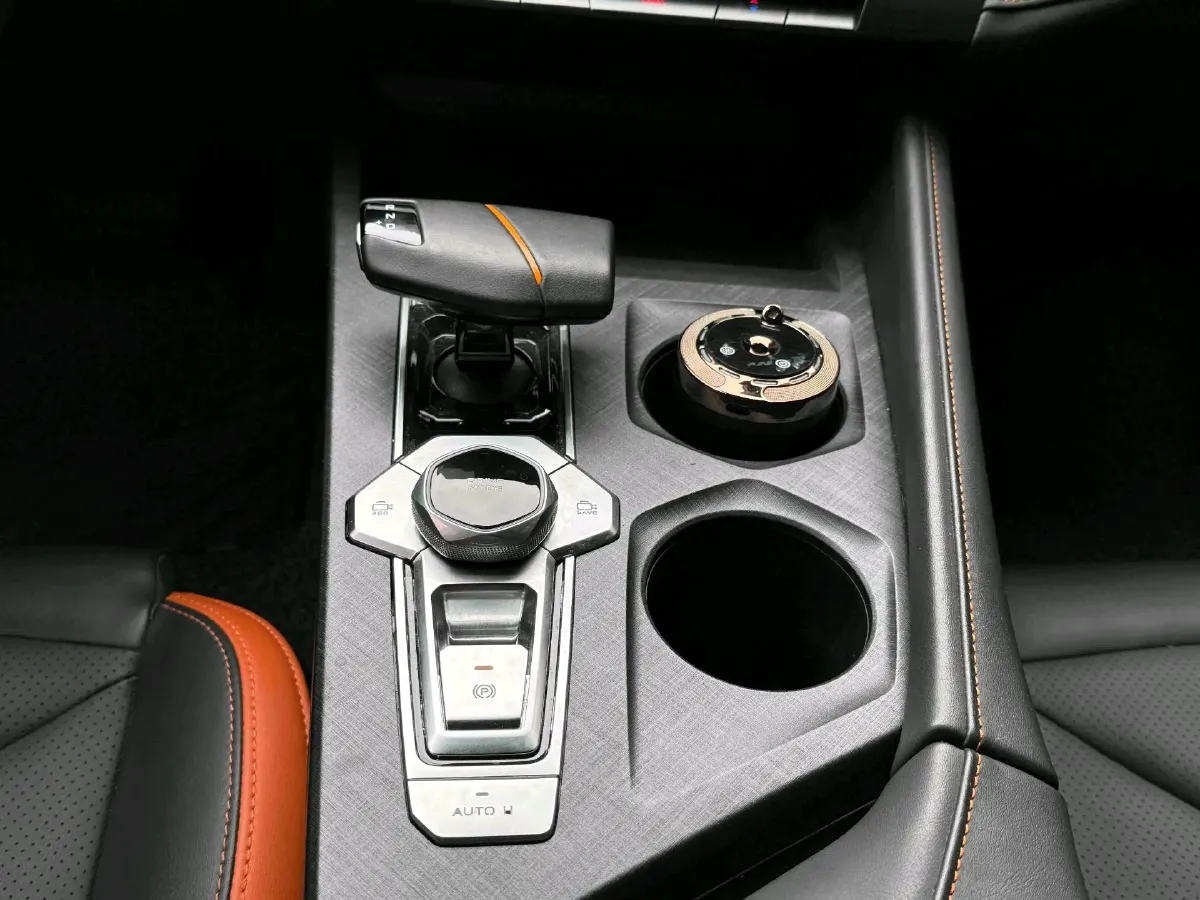 2023 ChangAn UNI-V 1.5T 188HP L4 7DCT,autocango,china used car exporter,china ev exporter,chinese used car exporter,chinese used ev exporter