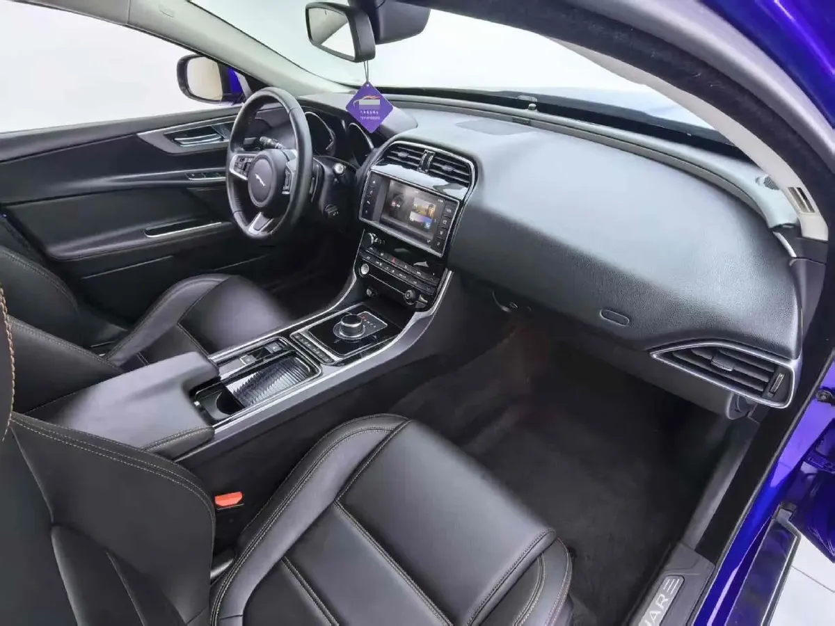 2019 Jeep Cherokee 2.0T 265HP L4 9AT,autocango,china used car exporter,china ev exporter,chinese used car exporter,chinese used ev exporter