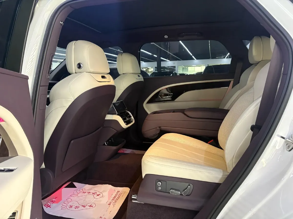 2024 Bentley Bentayga 4.0T 550HP V8 8AT,autocango,china used car exporter,china ev exporter,chinese used car exporter,chinese used ev exporter