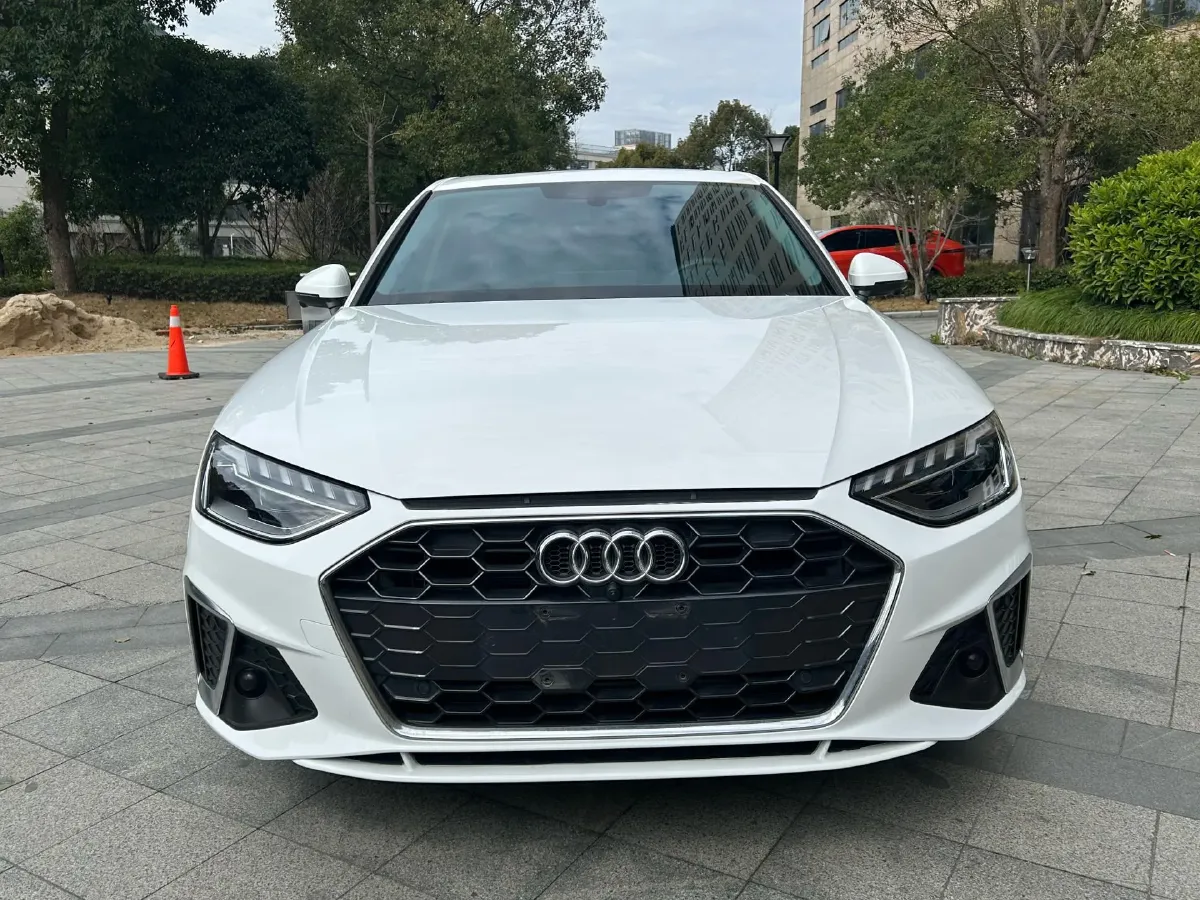 2023 Audi A4L 2.0T 190HP L4 7DCT,autocango,china used car exporter,china ev exporter,chinese used car exporter,chinese used ev exporter