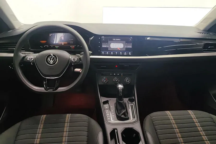 2022 Volkswagen T-Roc 1.4T 150HP L4 7DCT,autocango,china used car exporter,china ev exporter,chinese used car exporter,chinese used ev exporter